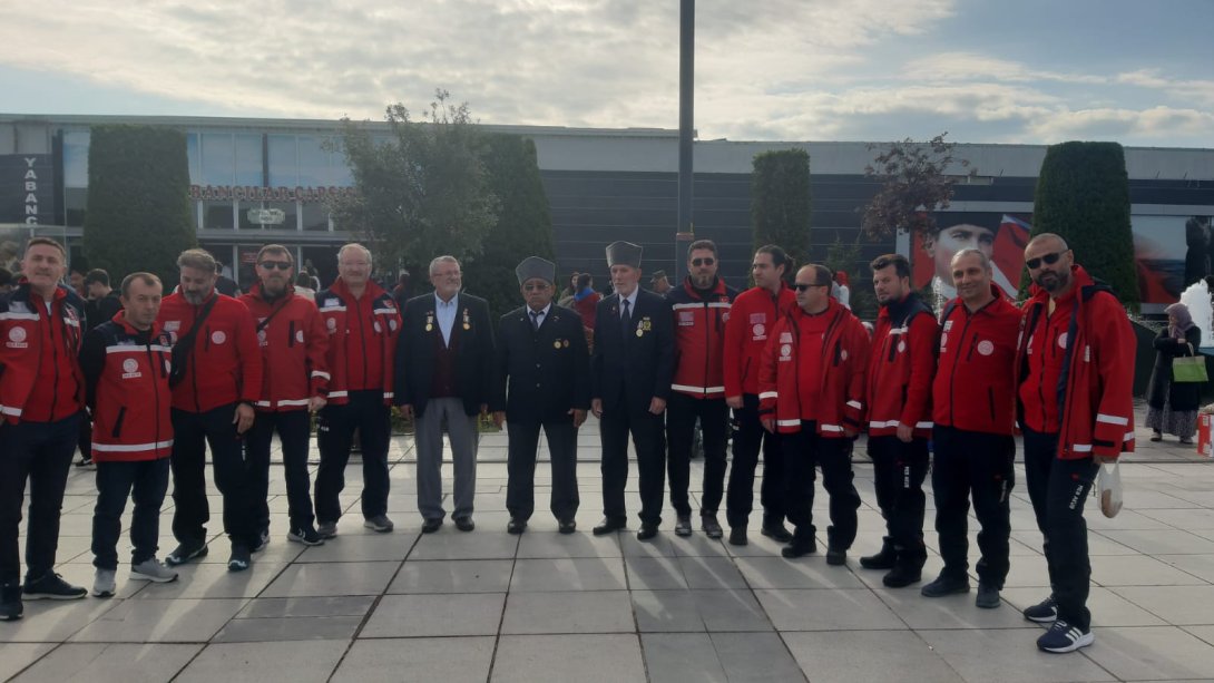 29 Ekim Cumhuriyet Bayramı  Törenlerine Meb AKUB Ekibimizde Katıldı 